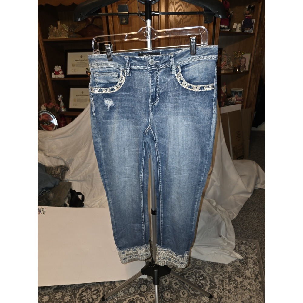 Stitch & Star Jeans For Women  Size 8.17" Waist, 9" Rise, 26" Inseam. Cropped...